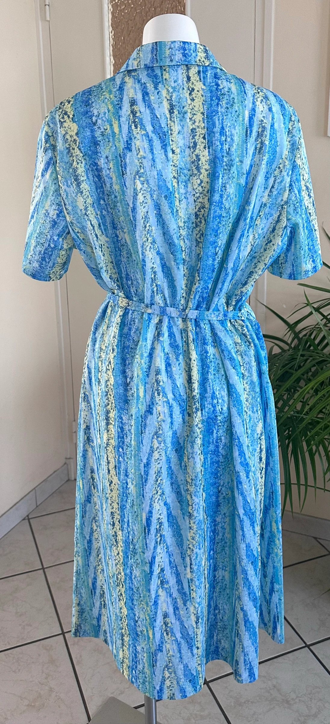 Vintage fluid dress Made in Belgium Blue, Green & Yellow Size 52 Excellent condition – photo 8